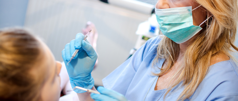 Pourquoi le dentiste a-t-il recours à l'extraction dentaire ?